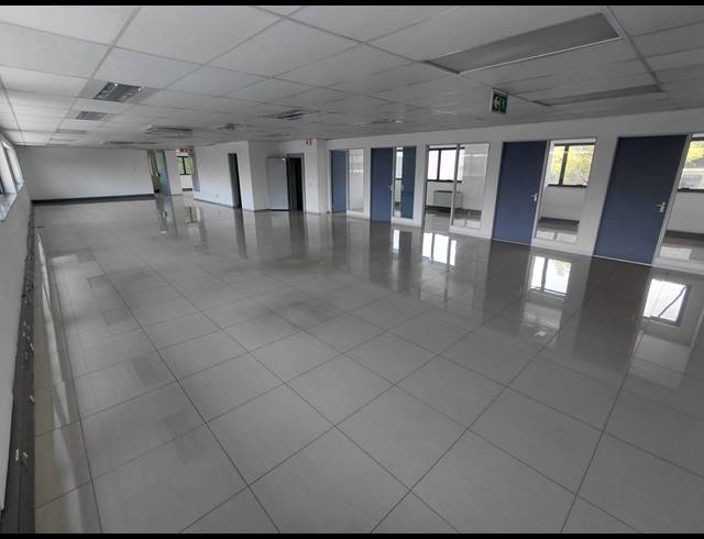 303M² OFFICE TO LET IN RANDJESPARK
